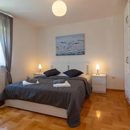 Ferienhaus Beautiful In Svib