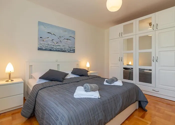 Ferienhaus Beautiful In Svib